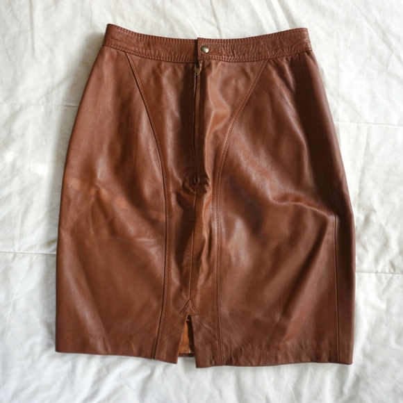 ✨Vintage✨ Vegan Leather Pencil Skirt - Picture 4 of 7